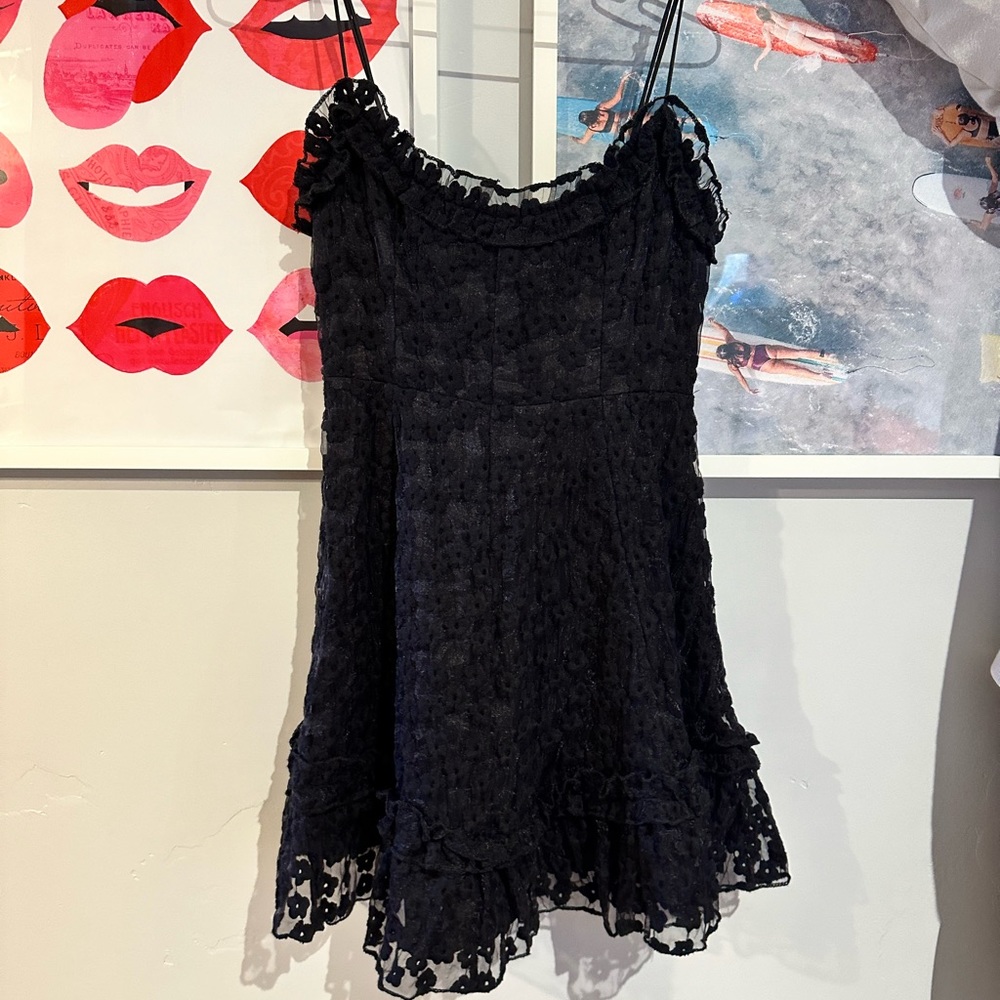 Selfie Leslie Black flower mini dress